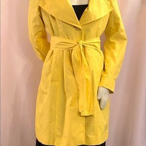 NWOT Tahari Lined Trench 